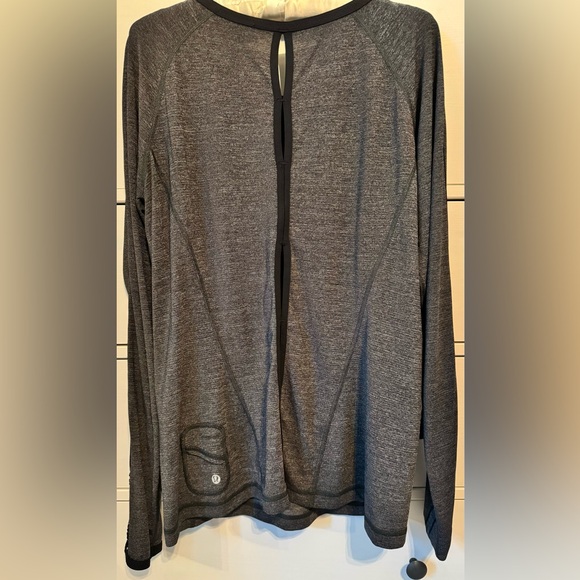Lululemon long sleeved top, size 12 - Picture 4 of 4